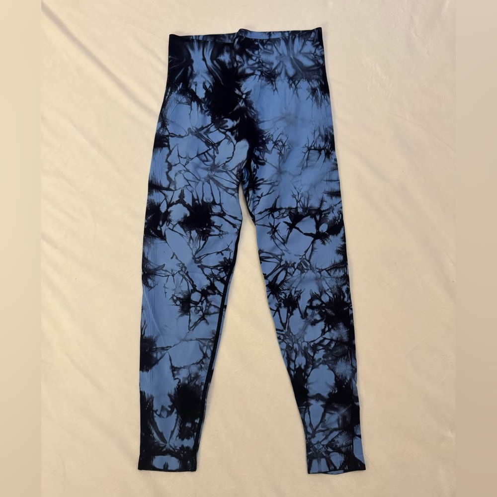 Tie-Dye Leggings in Blue and Black